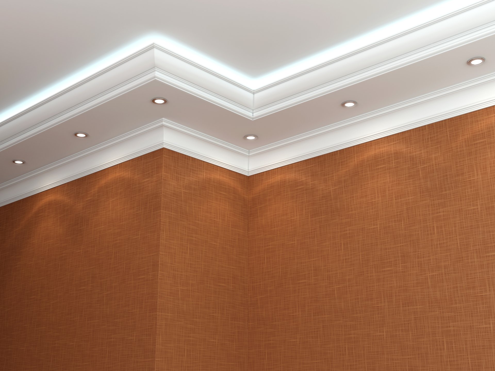 Helle Decke mit eingebauten Spots und indirektem Licht