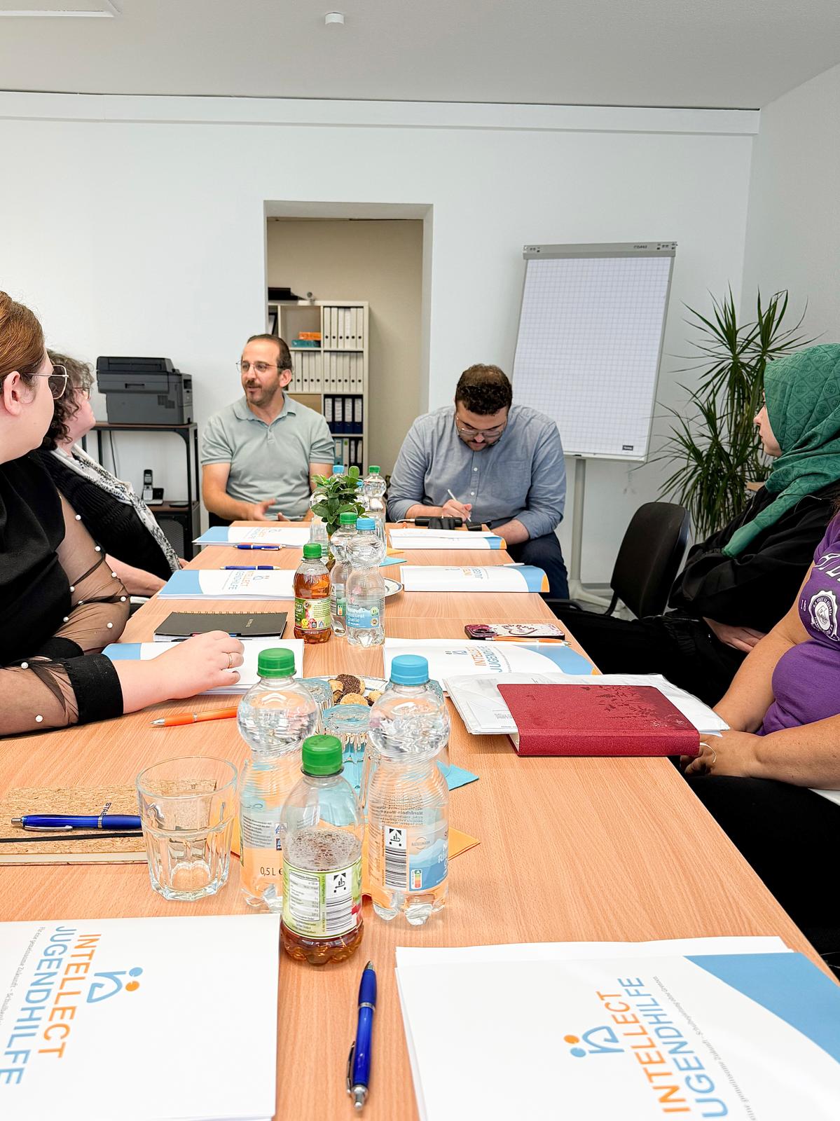 Teambesprechung bei Intellect Jugendhilfe