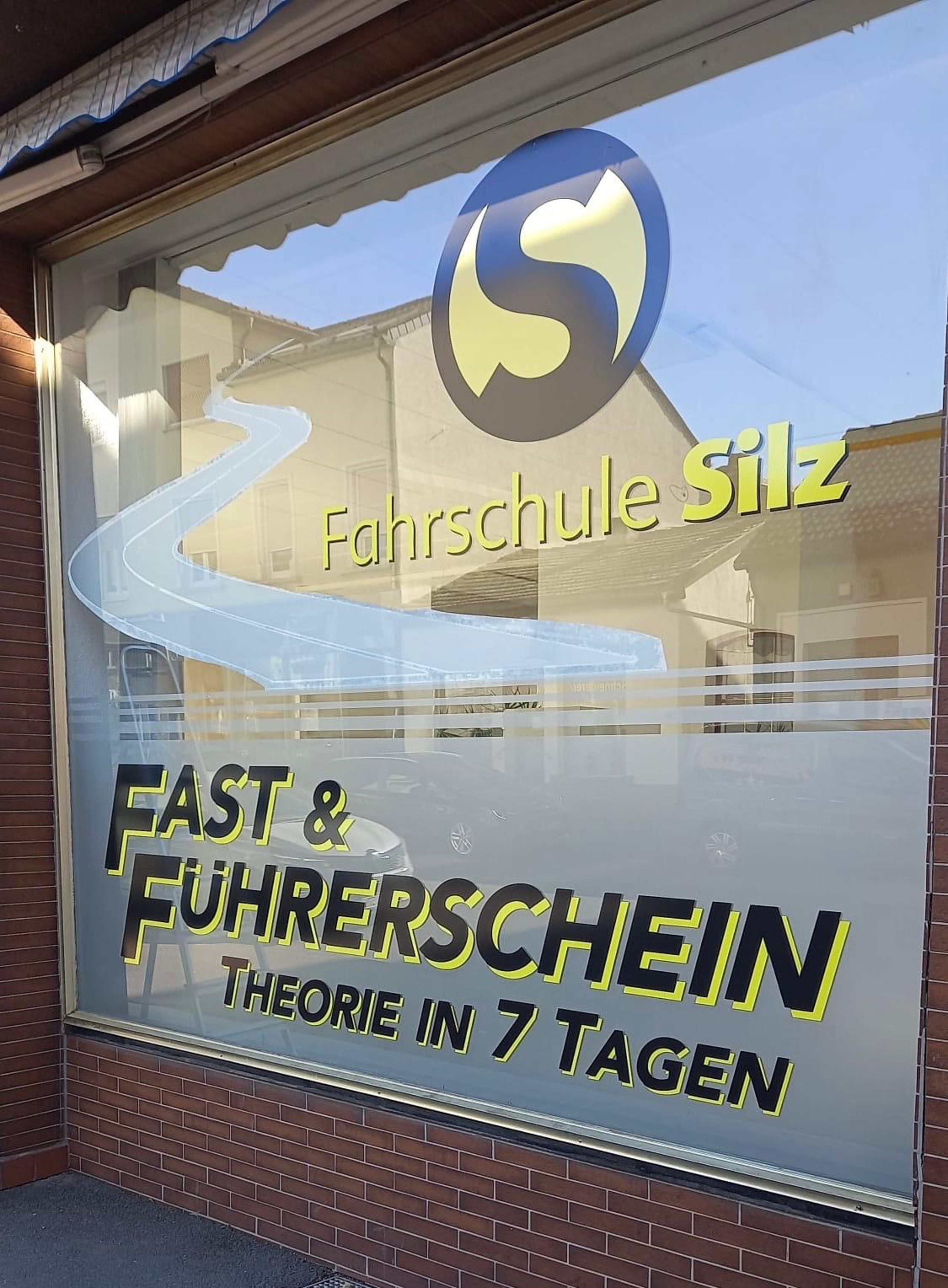 Fast & Führerschein Schaufenster der Fahrschule Silz