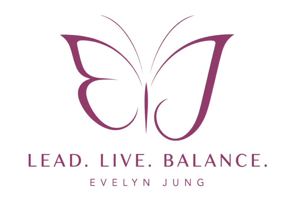 Lila Schmetterlings-Logo mit den Initialen EJ, darunter der Text LEAD. LIVE. BALANCE. und der Name Evelyn Jung.