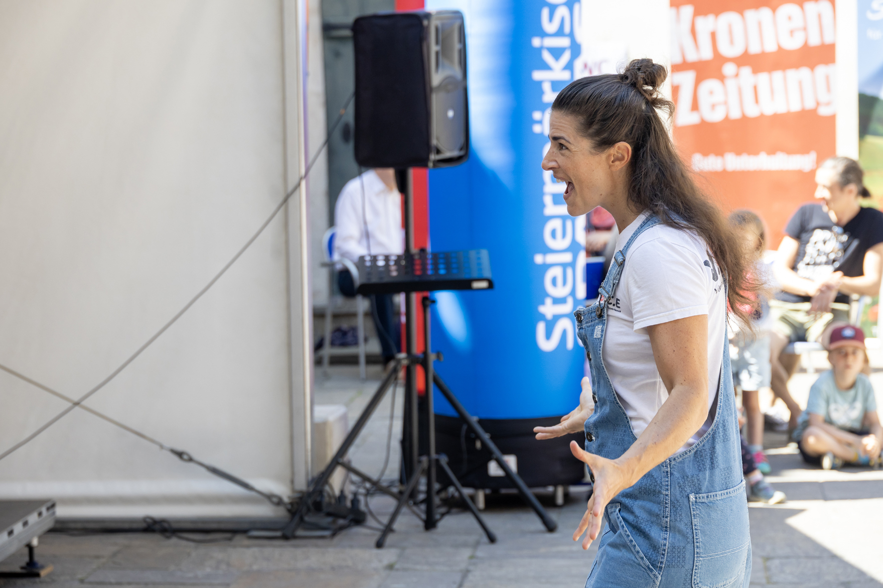 Karin Courtnay conducting a pop choir workshop
