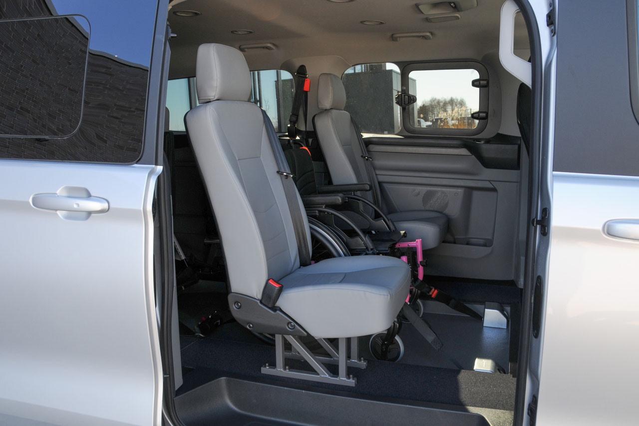 Ford Custom Long Cut mit 2 Rollstuhlplätzen – Bild 6