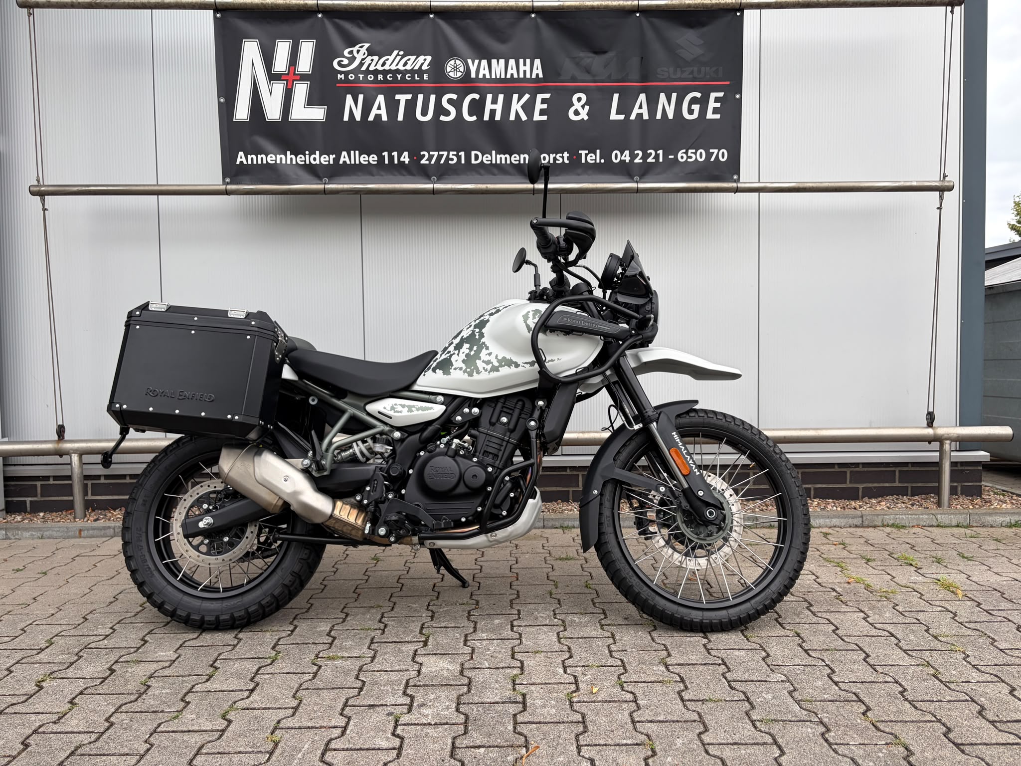 Royal Enfield Himalayan 450 (Kamet White Edition)