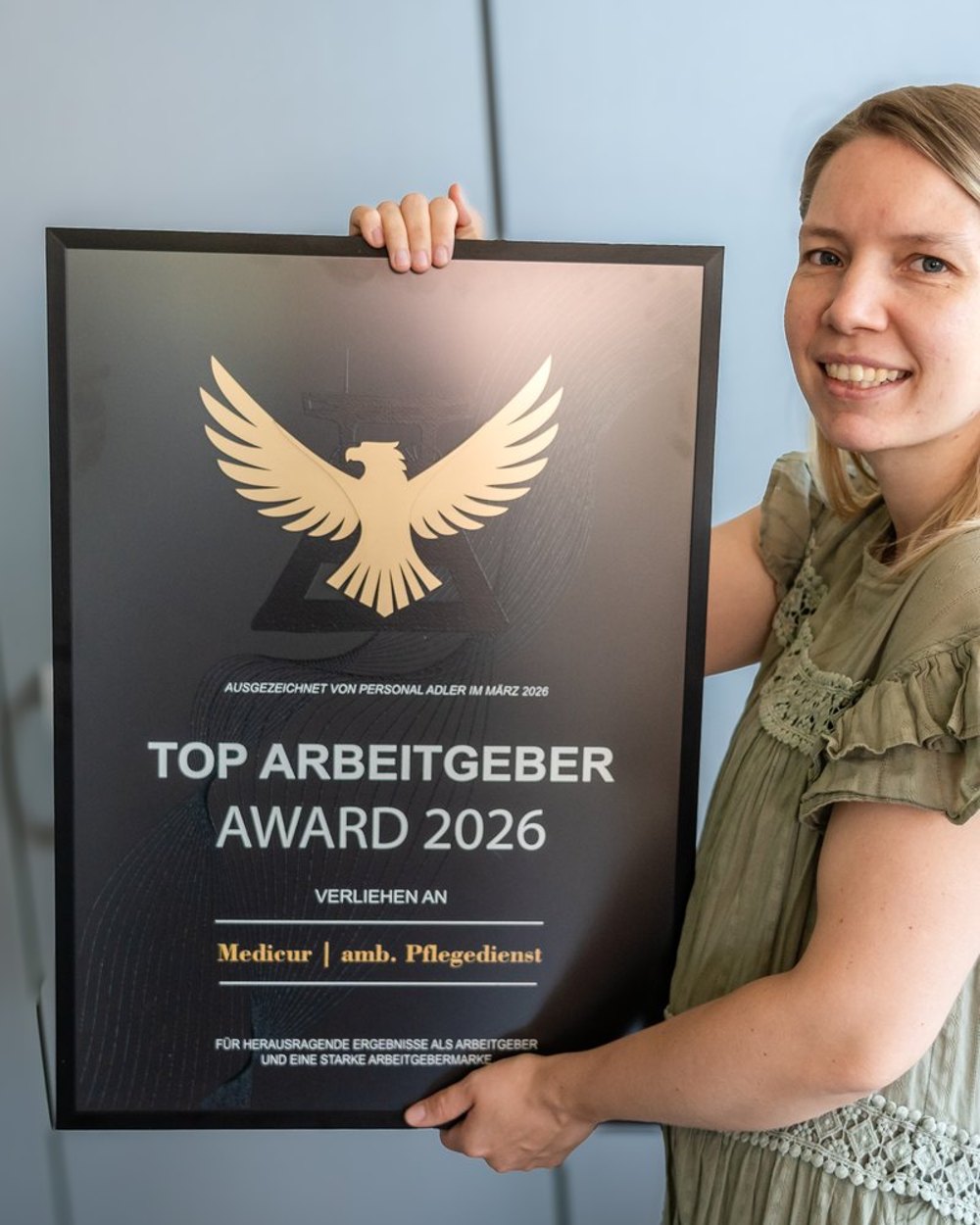 Kundin mit Top-Arbeitgeber-Award