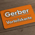 Orange Gerber Vorteilskarte mit Logo und Text "Ihr Experte für Forst- und Gartentechnik" auf Holztisch.