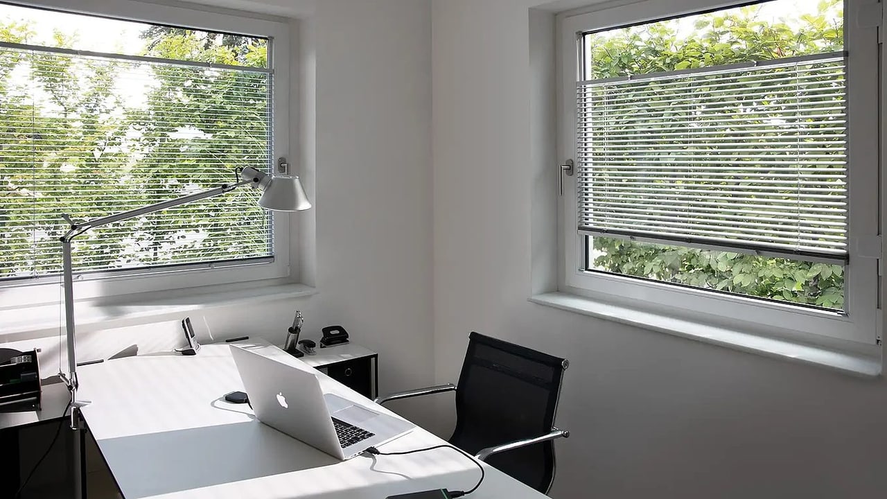 Insektenschutz-Montage ohne Bohren am Fensterrahmen
