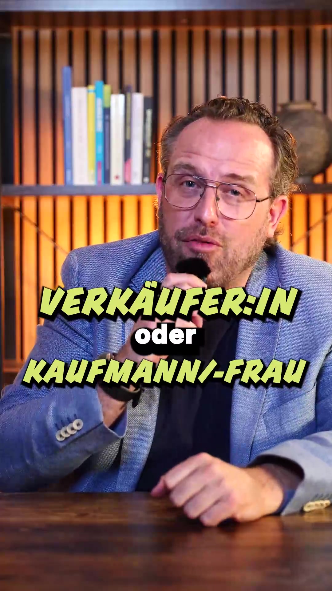 Standbild aus dem Video zum Vergleich von Verkäufer- und Kaufmann-Ausbildung bei JYSK