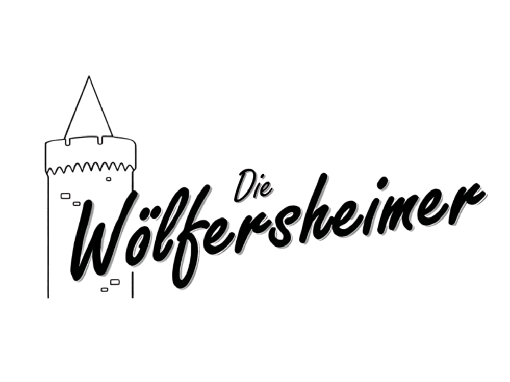 Schwarzer Umriss eines Turms mit spitzem Dach und der Aufschrift "Die Wölfersheimer" in Kursivschrift.