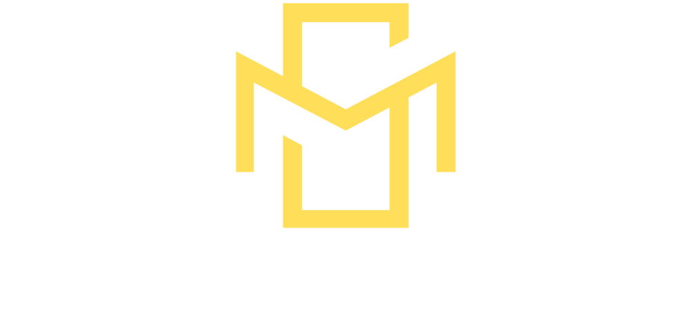 Gelbes Logo mit verschlungenen Buchstaben "CM" über dem weißen Wort "ENTRÜMPELUNG" auf grünem Hintergrund.