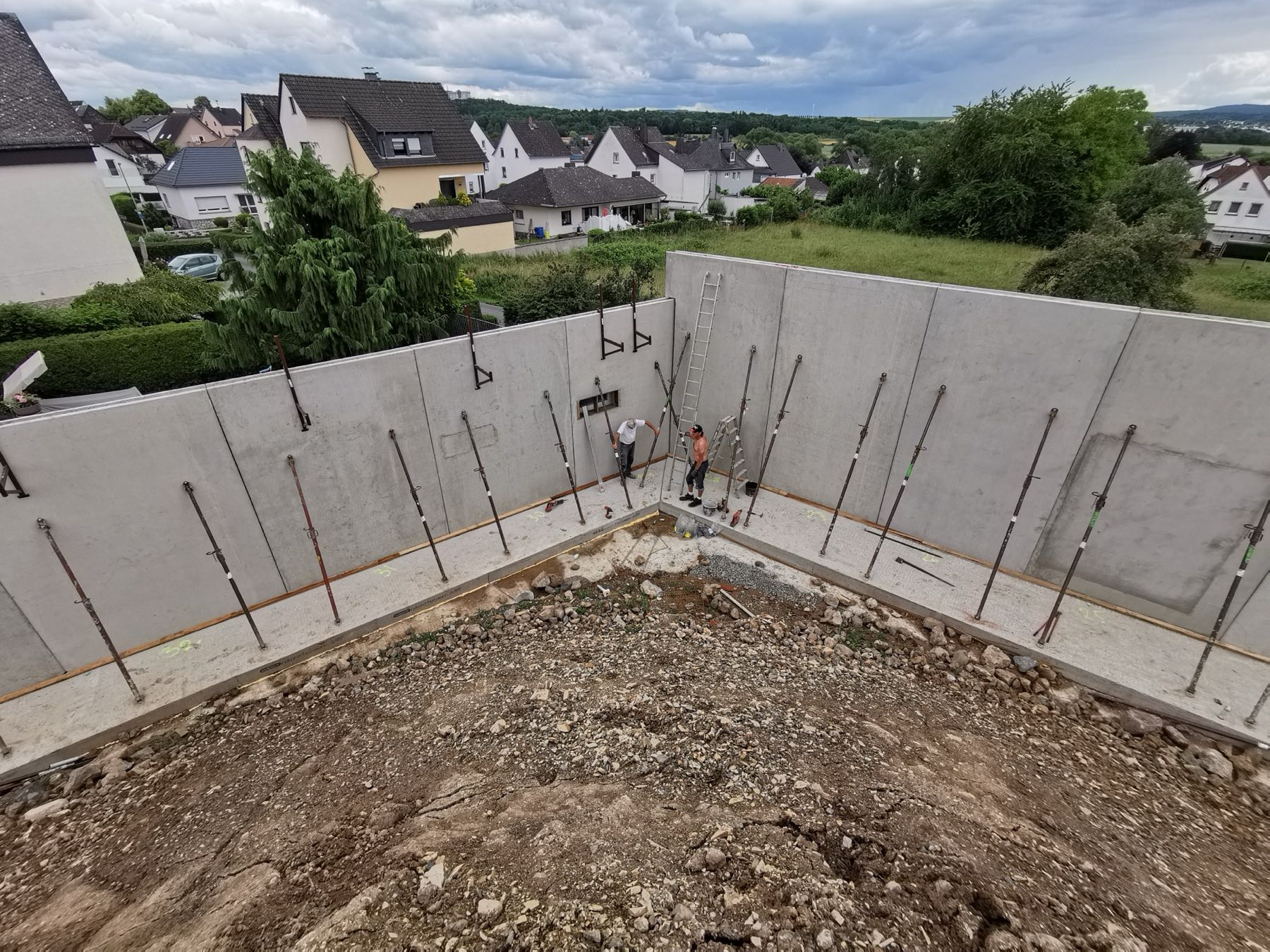 Rohbau des Edeka-Markts in Staffel mit Betonfertigteilwänden