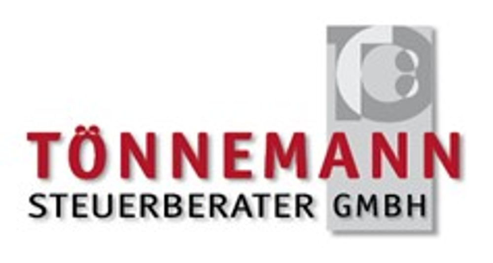 Tönnemann Steuerberater GmbH Logo: Roter "TÖNNEMANN"-Schriftzug, darunter "STEUERBERATER GMBH" in Schwarz.