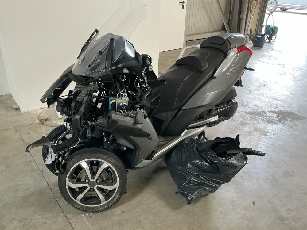 Crash Ludwigsburg Dreirad Roller Frontschaden