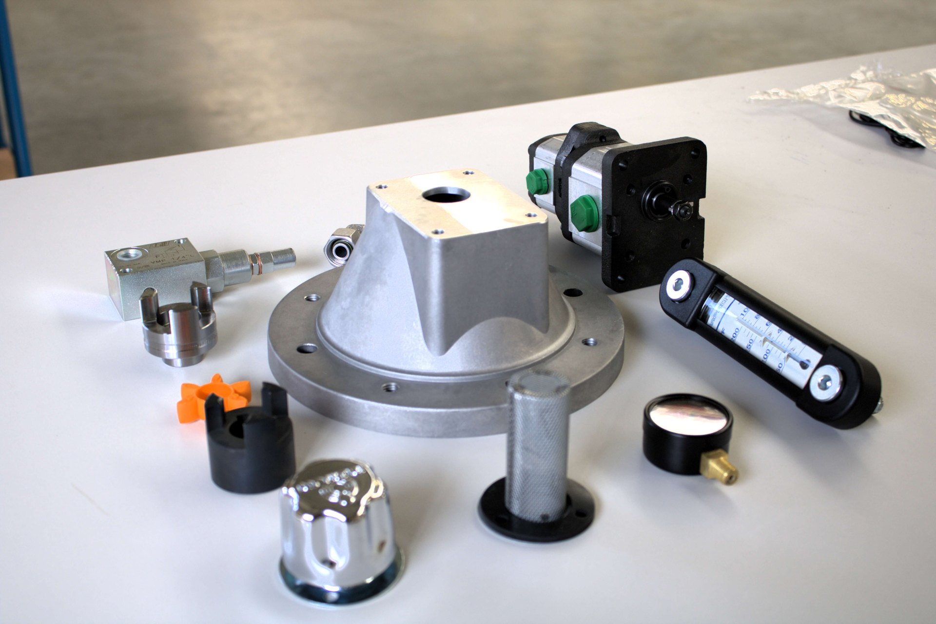 Hydraulikkomponenten – Ventile, Pumpen, Motoren, Zylinder von FPS Hydraulik