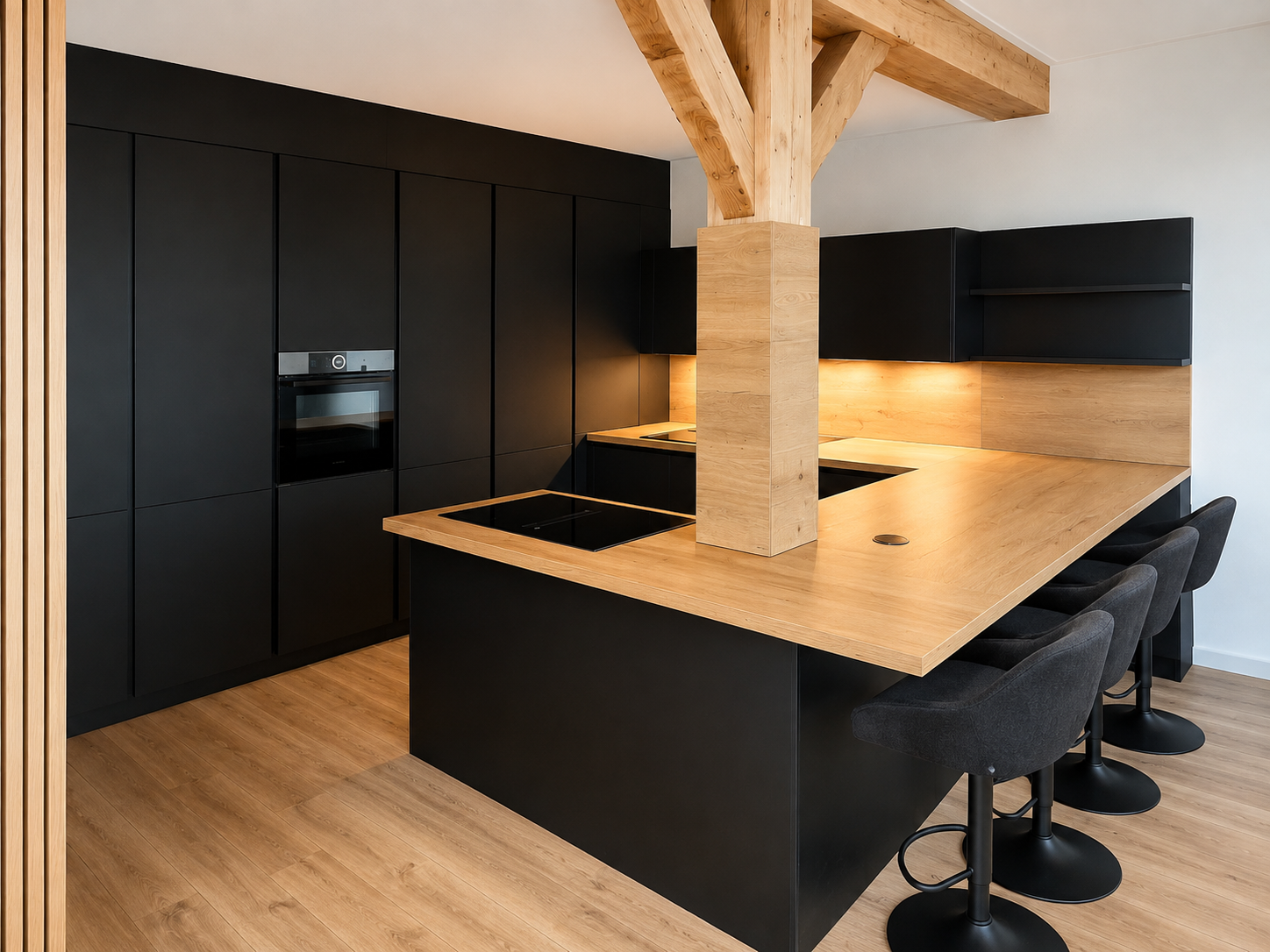 Einbauschrank aus Eichenholz