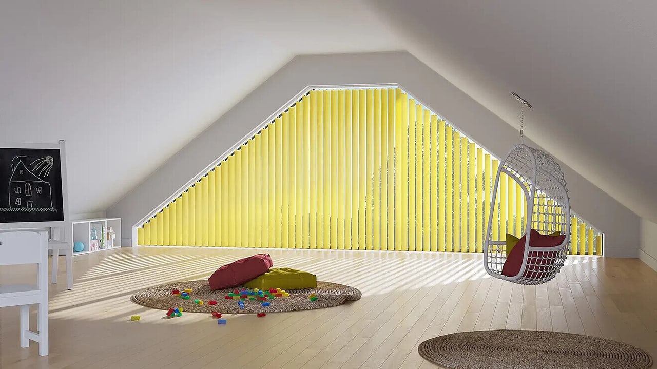 Vertikaljalousie im Wohnzimmer