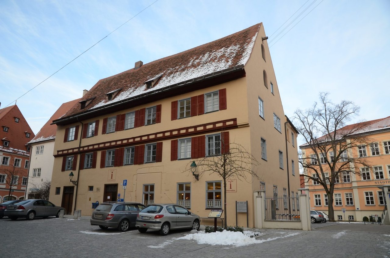 Historisches Gebäude am Marktplatz in Nördlingen