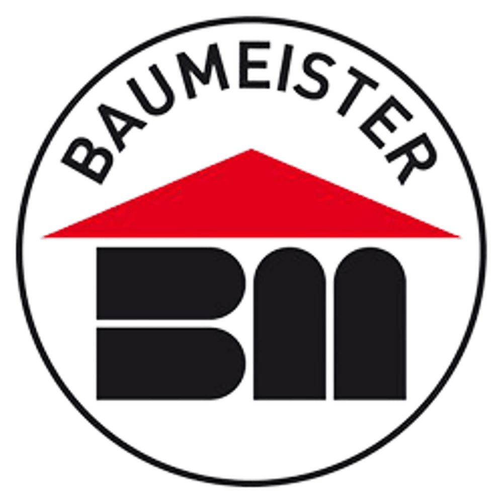 Rundes Logo mit schwarzem Text "BAUMEISTER" und rotem Dach über den schwarzen Buchstaben "BM".
