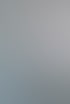 Graue Wand mit "HEYCO"-Schriftzug, bunten Kreisen und kariertem Whiteboard, daneben ein Tisch mit Stiftehalter.