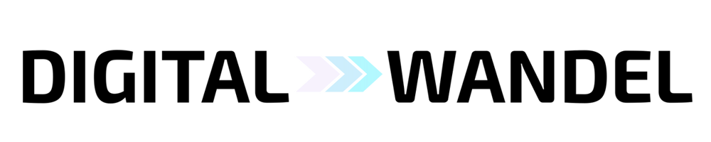 DIGITAL WANDEL-Logo mit drei blauen Pfeilen zwischen den Wörtern.