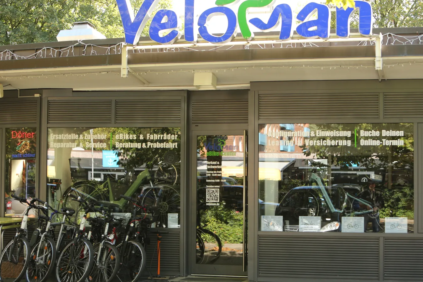 Ladenfront des Veloman eBike-Center am Holitzberg 298 in Hamburg-Langenhorn