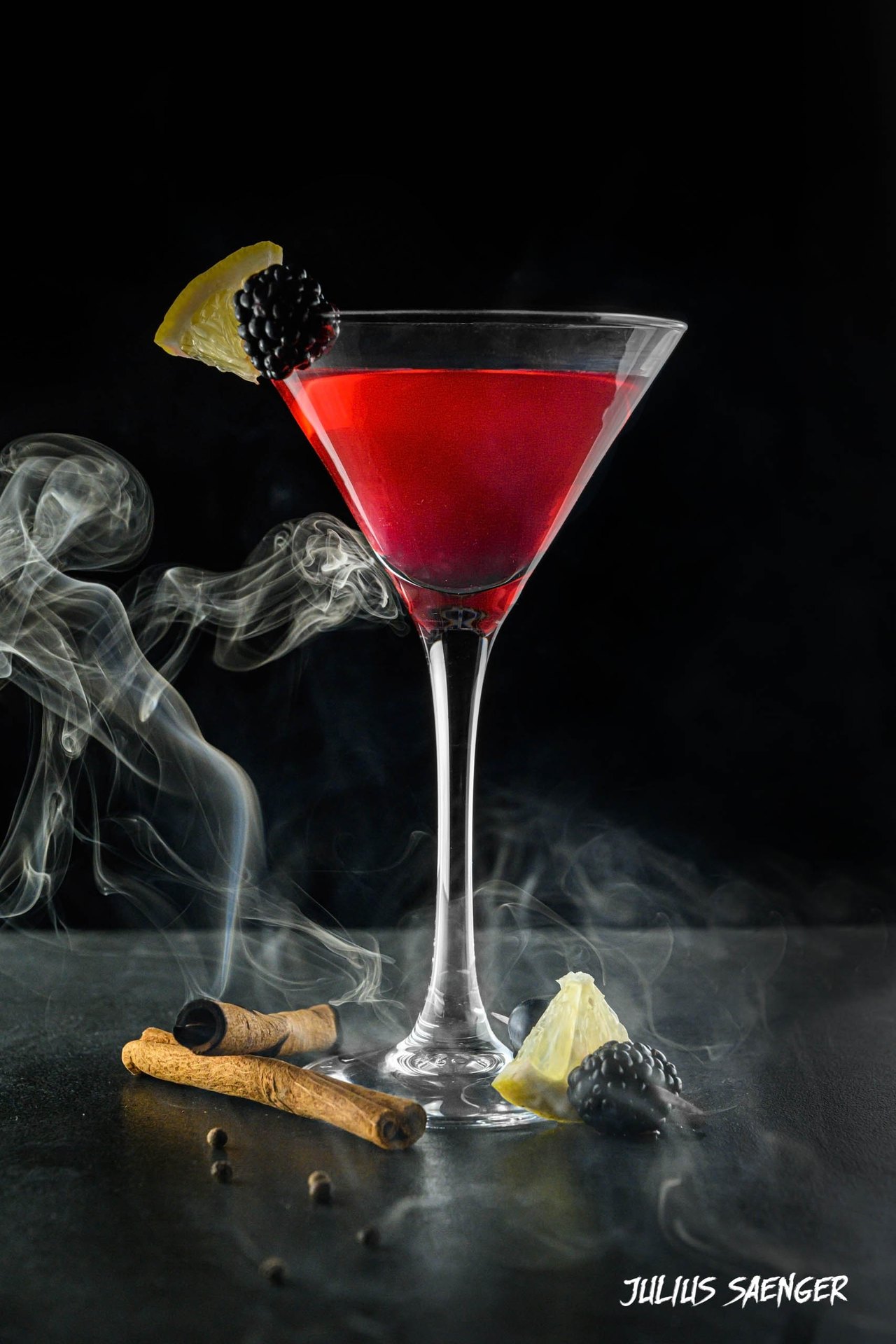 cocktail-rot-mit-rauch