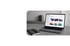 Laptop auf einem Schreibtisch zeigt die Mediathek-Benutzeroberfläche von Klett-Schule neben Notizbuch und Stift - Software für Stabsarbeit - Notfall- und Krisenmanager (NKM®).