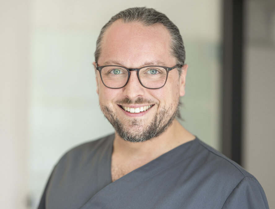 Dr. Tobias Fabri