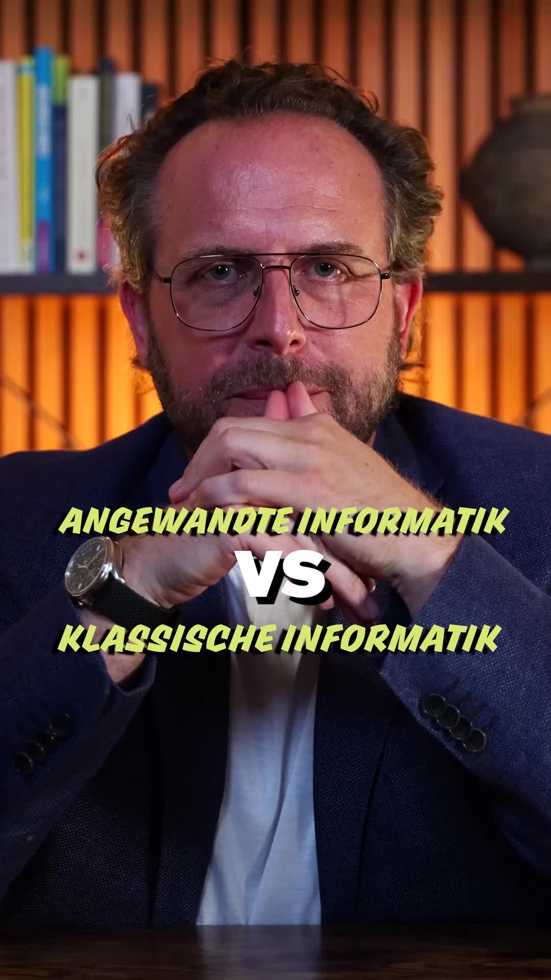 Ein Vergleich der beiden Studienrichtungen erklärt, warum die angewandte Variante zum dualen Studium passt.