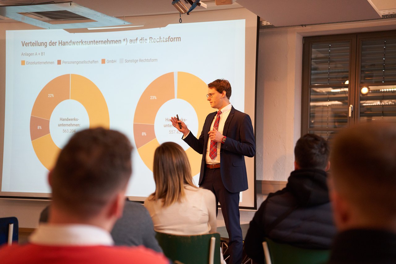 Handwerksunternehmer im Austausch