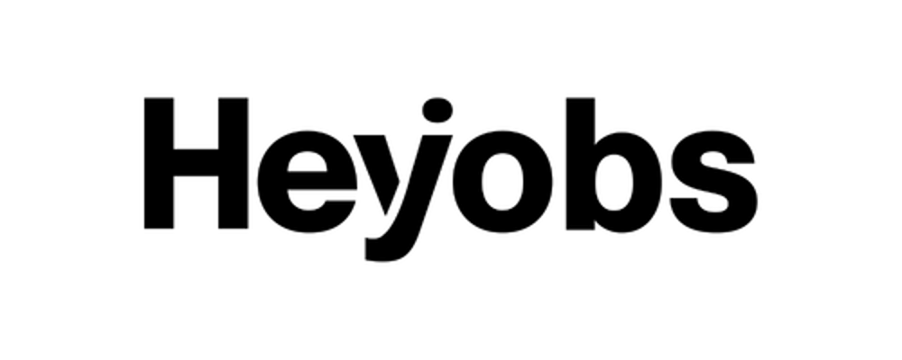 Schwarzer Heyjobs-Schriftzug auf dunkelgrünem Hintergrund.