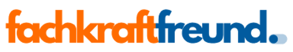 Orange und blaues Logo mit dem Text "fachkraftfreund." auf dunklem Hintergrund.