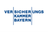Blaues Logo der Versicherungskammer Bayern mit zwei vertikalen Linien auf weißem Hintergrund.