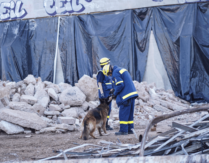 THW Hundestaffel auf einer Vennes Baustelle