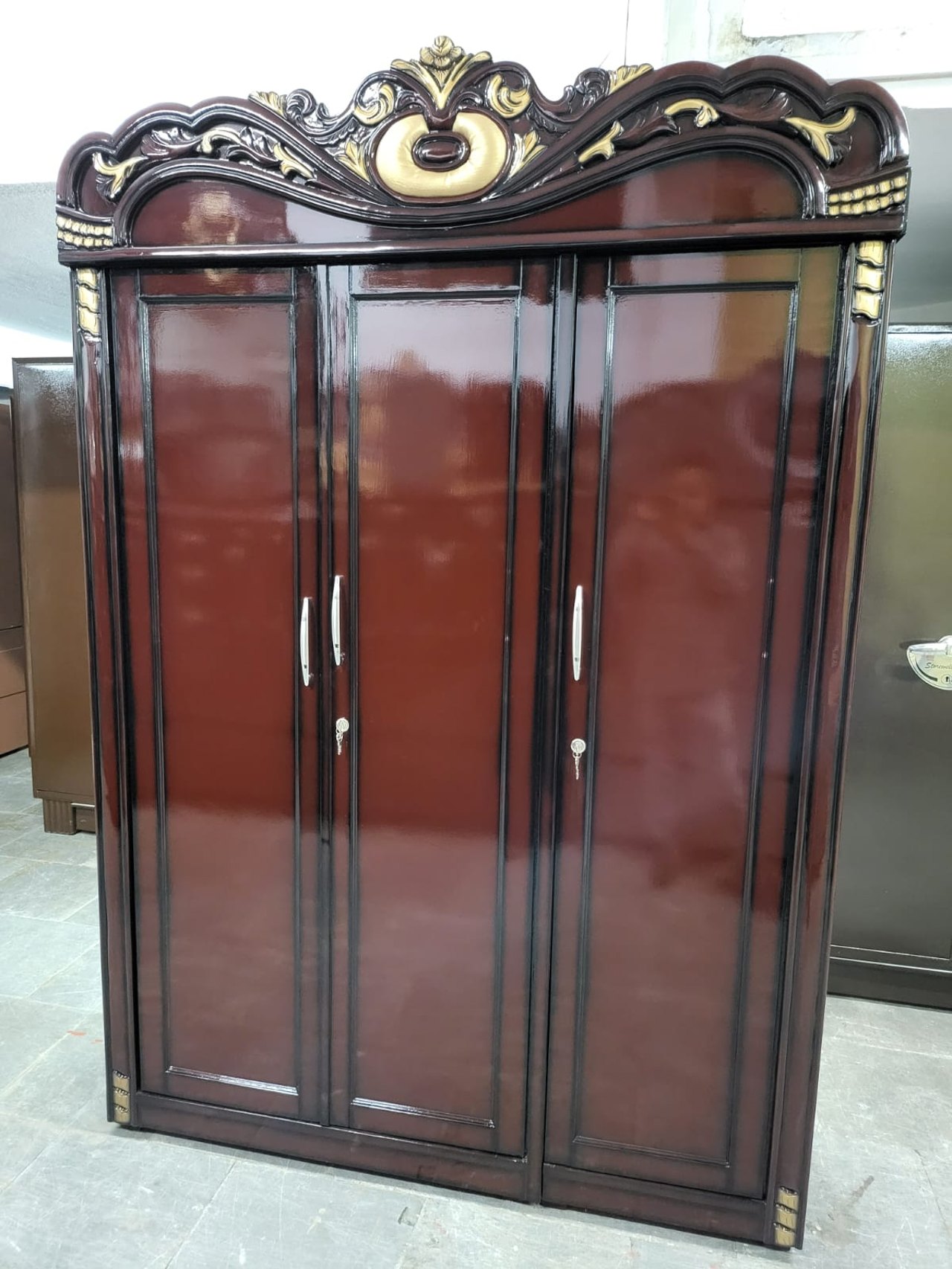 Classic Carved 3-Door