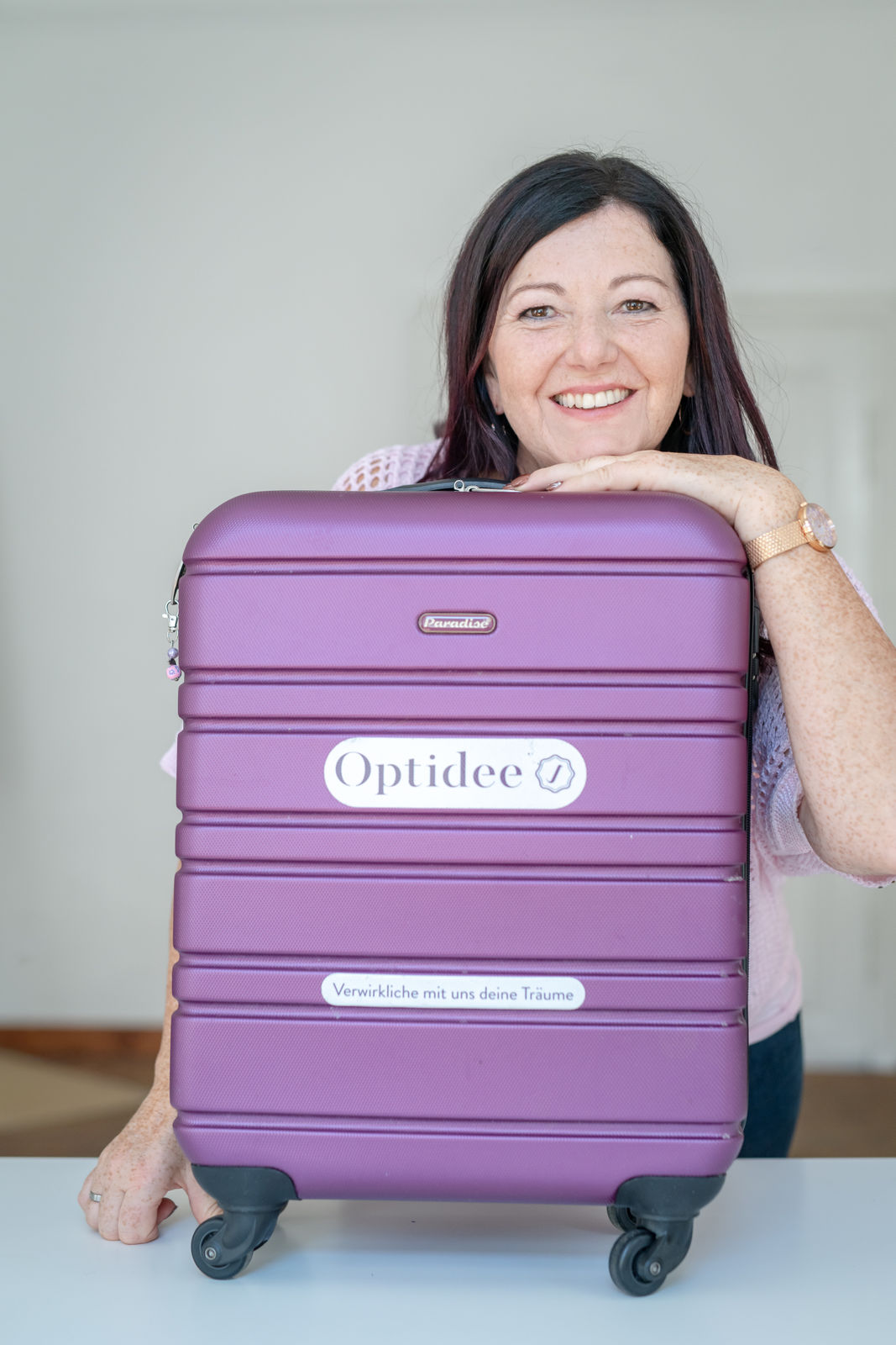 Erika Neundlinger mit ihrem Optidee Koffer