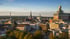 Skyline von Dortmund bei Sonnenuntergang mit dem Dortmunder U, Kirchtürmen und dem Florianturm im Hintergrund.