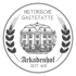 Rundes Logo mit Schriftzug „Historische Gaststätte Arkadenhof seit 1619“ und Zeichnung eines historischen Gebäudes.