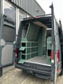 Heckausbau eines Campervans mit grünem Stauraumsystem und durchdachtem Regalsystem – modularer Möbelbau für funktionales und individuelles Vanlife-Innenkonzept