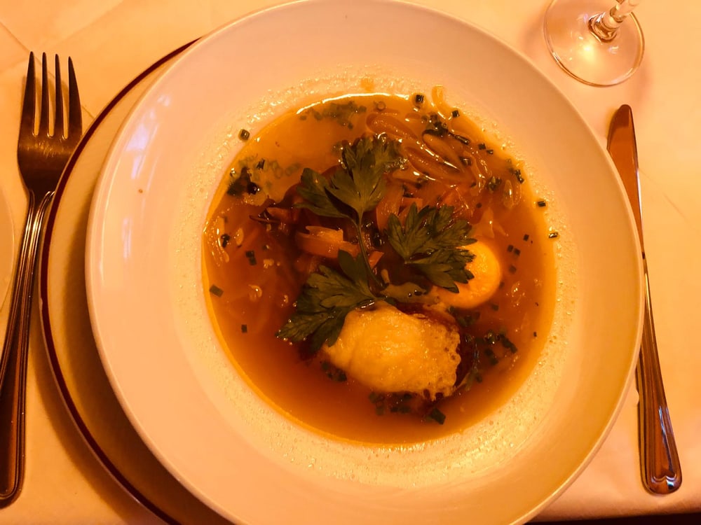 Französische Zwiebelsuppe im Restaurant La Mirabelle Leipzig
