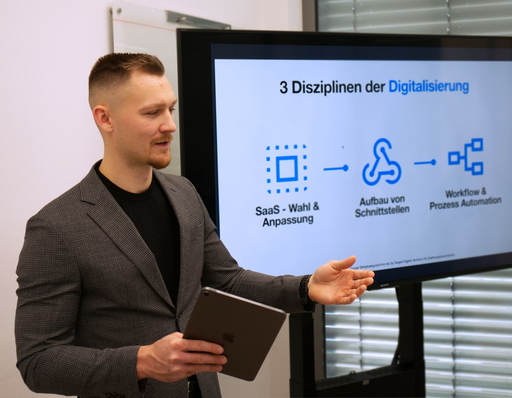 Kay Siegel erklaert die drei Disziplinen der Digitalisierung