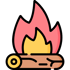 Lagerfeuer mit flammendem Feuer auf einem Holzscheit.