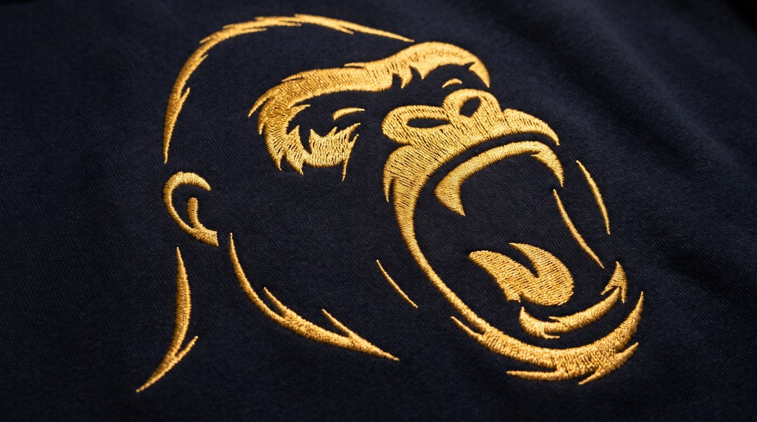 Brandformers Gorilla in goldener Stickerei