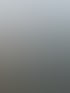 Luftaufnahme eines eingeruesteten Wohnhauses mit Arbeitern auf dem Geruest und rotem MEB-Geruestbau-Banner.