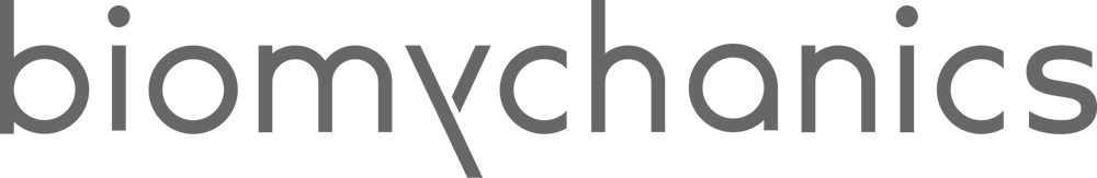 Der kleingeschriebene Schriftzug „biomychanics“ in grauer, serifenloser Schrift auf schwarzem Hintergrund.