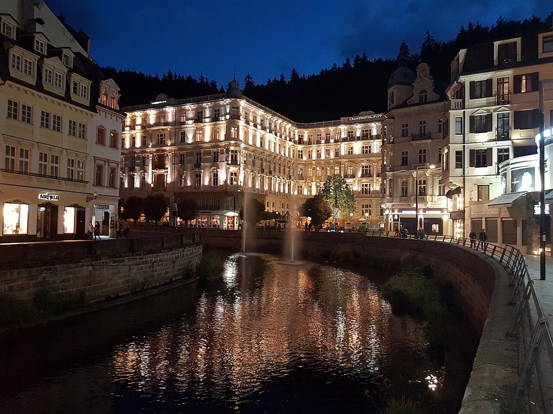 Karlsbad bei Nacht