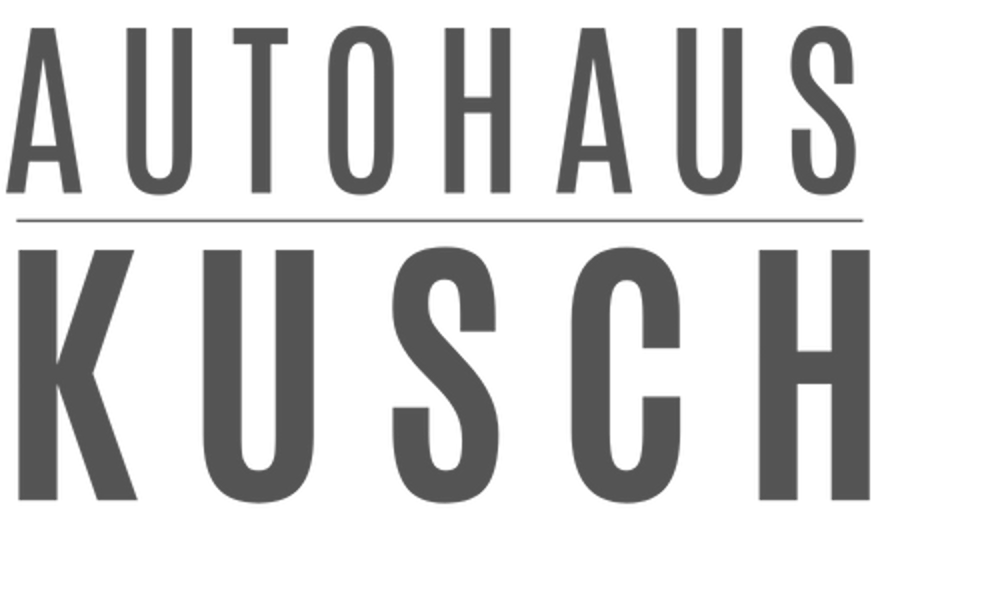 „AUTOHAUS“ über einer Linie, darunter „KUSCH“ in grauer Schrift auf grünem Hintergrund.