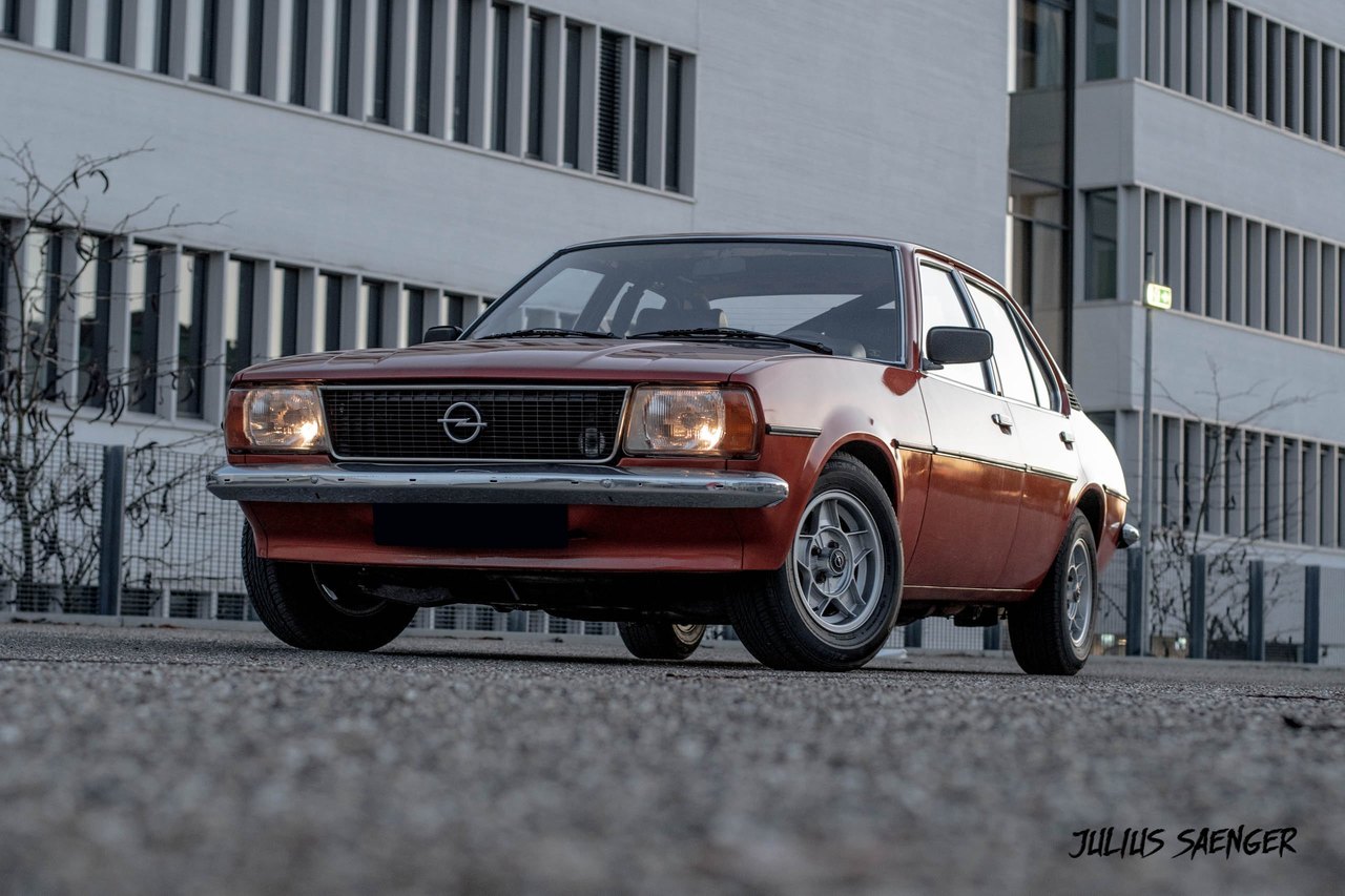 opel-ascona-oldtimer-car