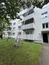 Umzug Basel: Außenaufzug am Mehrfamilienhaus – schonender Möbeltransport über den Balkon; Treppenhaus und Grünflächen bleiben unberührt | Zenith Umzüge