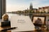 Ein Berliner Testament Dokument auf einem Schreibtisch vor einer Stadtkulisse mit einem Foto eines älteren Paares.