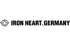 Schwarzer Text "IRON HEART. GERMANY" mit einem schwarzen stilisierten Globus-Logo links.